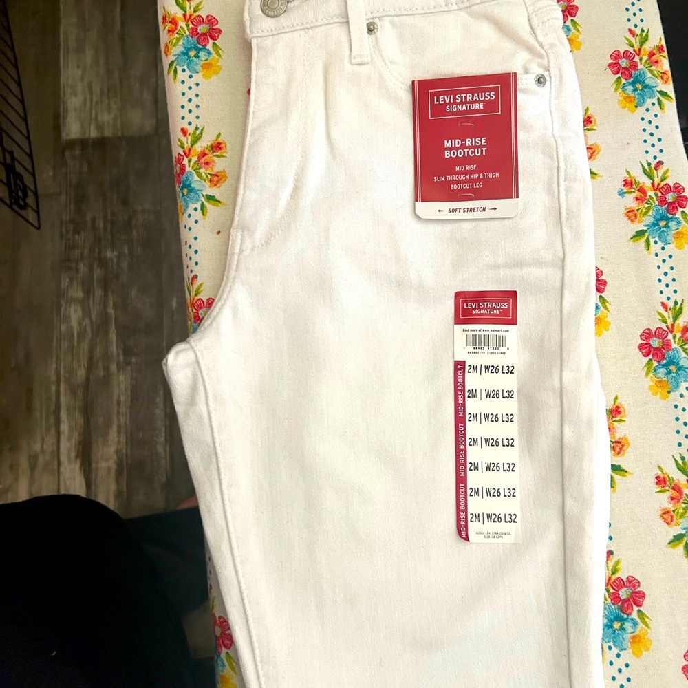 Levi's Signature White Bootcut Jeans